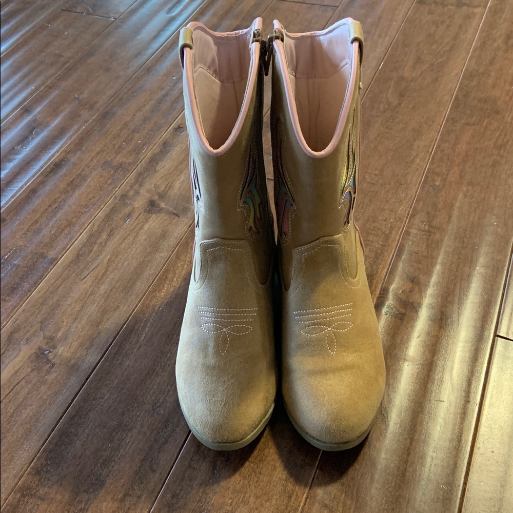Tan Western Style Boots with Embroidered Details